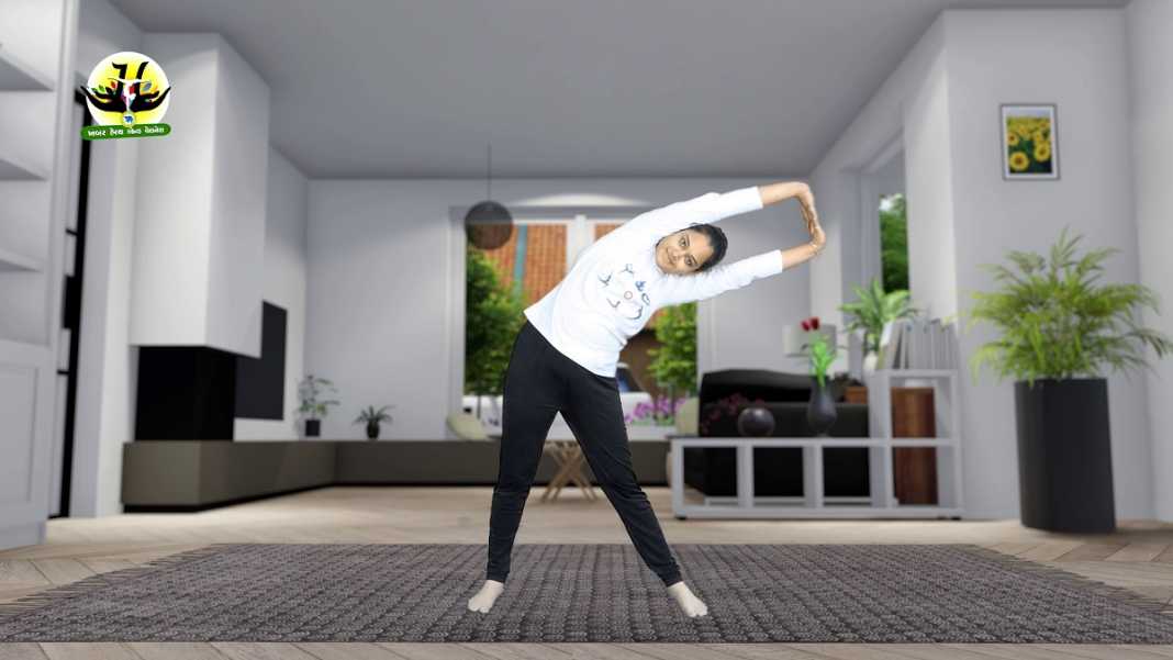 Tiryaka Tadasana Steps and Benefits તિર્યક તાડાસનની પદ્ધતિ અને ફાયદા